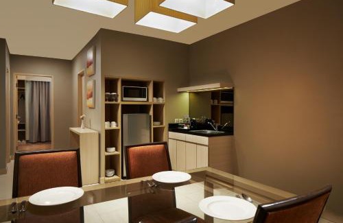 Kelapa Gading Barat Hotel | Discover eL Hotel Jakarta: Family-Friendly with Pool & Spa