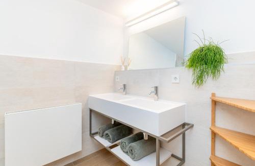 Can Ginebre Apartment | Relax in El Huerto: Oceanfront Apartment with Pool Access