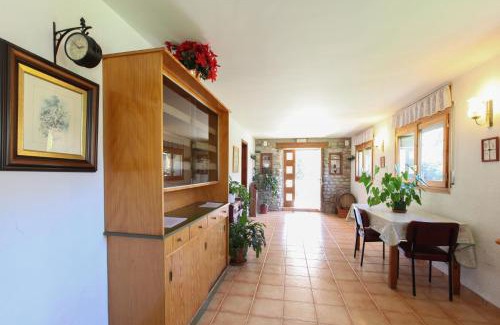 Arfa House | Family-Friendly El Jardí: Ideal Retreat with Pool & Play