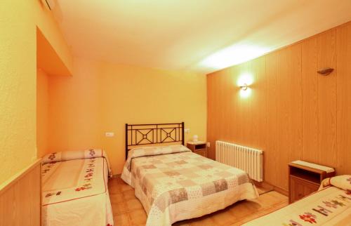 Arfa House | Family-Friendly El Jardí: Ideal Retreat with Pool & Play