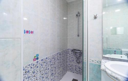 Zamora Apartment | Discover El Jardín de Fray Diego: Family-Friendly Retreat
