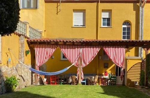 Leon Apartment | Discover El Jardín de la Morena: Family & Pet-Friendly Stay