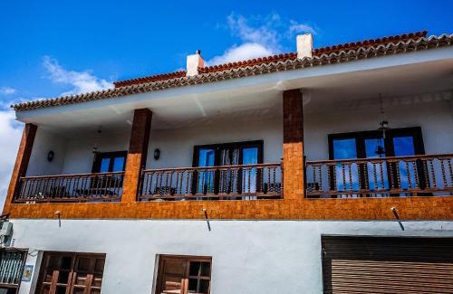 Vilaflor Apartment | Kid-Friendly Retreat at El Jardín de las Retamas