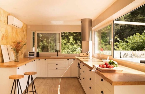 Arenys de Munt Cottage | Discover El Jardi Rural House: Pool, Garden & Barbecue