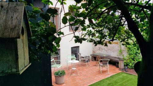 Olot Apartment | Elegant El Jardinet de Sant Esteve with Oceanfront Pools