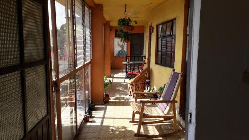 Morelia House | Cozy El Laberinto: Pet-Friendly Stay with Amazing Amenities