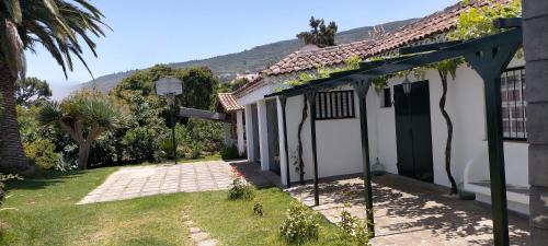 Las Rosas House | Discover Family-Friendly Comfort at El Lagar de Piedra