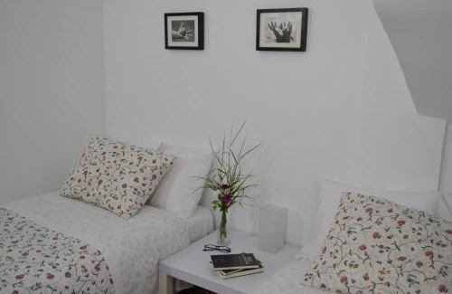 La Zubia Apartment | Discover El Librero de La Alhambra: Pet & Child Friendly Stay