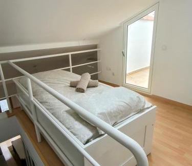 San Pablo Apartment | Discover El Loft del Casco: Rated 9.4/10 & Family-Friendly
