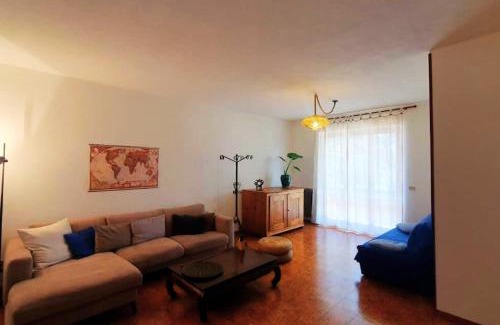Colà Di Lazise Apartment | Oceanfront El Lugo Apartment with Pet-Friendly Amenities