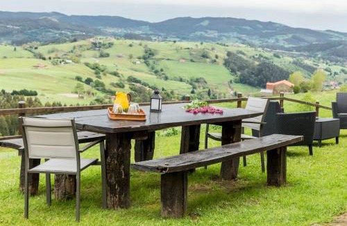 Lierganes House | Discover El Manantial: Family-Friendly Retreat with Great Ratings