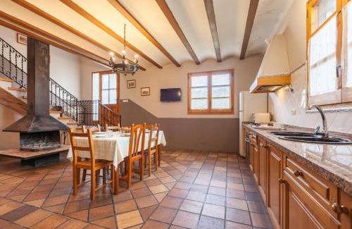 Sant Marti de Tous House | Discover El Mas de Tous: Top-Rated Family-Friendly Retreat