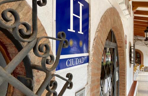 Santa Elena Hotel | Pet-Friendly El Mesón de Despeñaperros with Breakfast Included