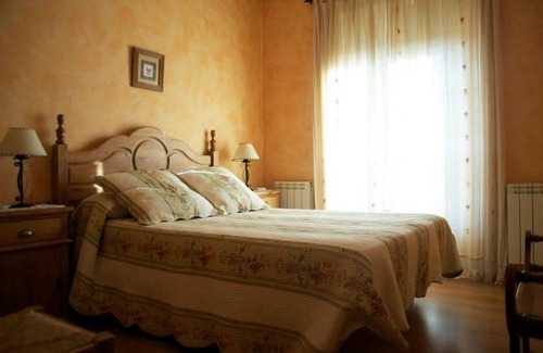 Navarredonda de Gredos House | Pet-Friendly Retreat at EL MESÓN DE GREDOS, Rated 9.6/10