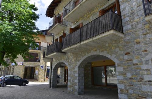 Benasque Apartment | Family-Friendly El Mirador de las Tucas - Rated 9.5/10!