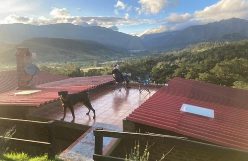 Gambita House | Pet-Friendly Retreat at El Mirador De Los Andes