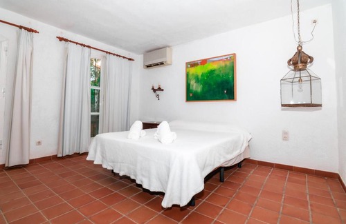 Mairena del Alcor Villa | Discover El Mirador del Acueducto: Pet Friendly Getaway