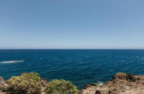 Los Abrigos Apartment | Unforgettable Views at El Mirador: Oceanfront Family Escape