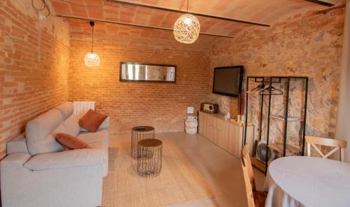 Fornells de la Selva House | Experience El Molí de Fornells: Family-Friendly Getaway