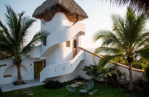 Troncones Resort | Pet-Friendly El MURO MAJAHUA Retreat with Pool Access