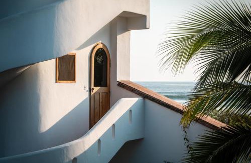 Troncones Resort | Pet-Friendly El MURO MAJAHUA Retreat with Pool Access