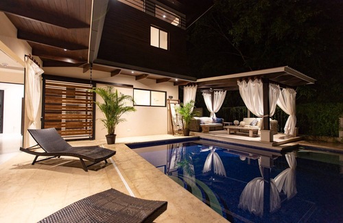 Nosara House | El Nido: 4 Bedrooms, Spa & Hot Tub - Guest Rated 10/10