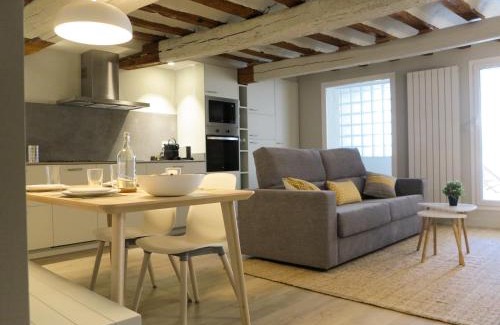 Pamplona City Centre Apartment | Discover El Oasis de la Estafeta: 4-Star Guest Favorite