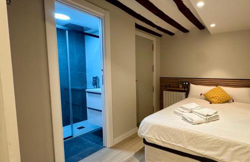 Pamplona City Centre Apartment | Discover El Oasis de la Estafeta: 4-Star Guest Favorite