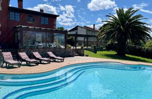 Liano Villa | Relax at El Palacio de Liaño: Poolside BBQ & Ocean Views