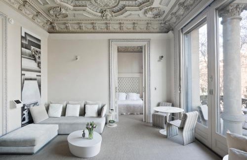 la Vila de Gracia Hotel | Experience El Palauet Royal Suites with Oceanfront Views
