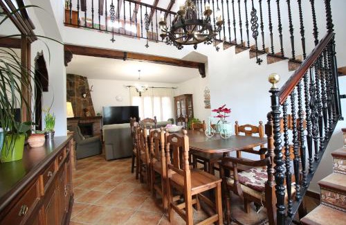 Alhaurin de la Torre Villa | Tranquil Oceanfront Paradise in Málaga with Pet-Friendly Amenities