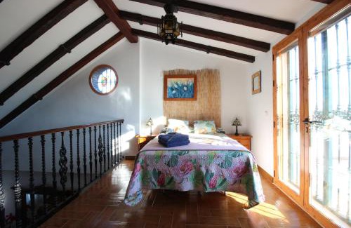 Alhaurin de la Torre Villa | Tranquil Oceanfront Paradise in Málaga with Pet-Friendly Amenities