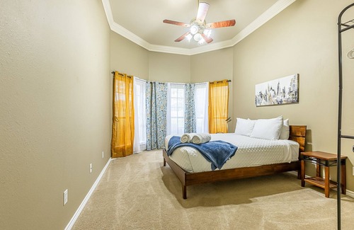 Denison House | Discover El Paradiso Estates: Private Pool & Hot Tub Awaits