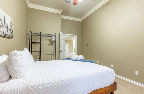 Denison House | Discover El Paradiso Estates: Private Pool & Hot Tub Awaits