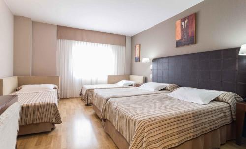 La Almunia de Dona Godina Hotel | Discover El Patio: Family-Friendly Hotel with Top Amenities