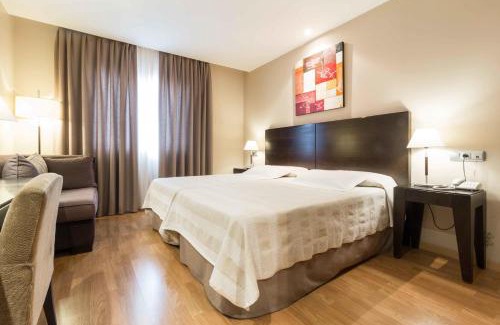 La Almunia de Dona Godina Hotel | Discover El Patio: Family-Friendly Hotel with Top Amenities