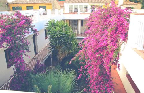 Vilamaniscle Apartment | Family-Friendly El Penell Apartament Llevant with High Ratings
