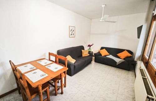 Vilamaniscle Apartment | Family-Friendly El Penell Apartament Llevant with High Ratings