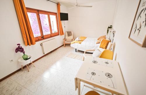 Vilamaniscle Apartment | Explore El Penell Estudi Mestral with Oceanfront Views