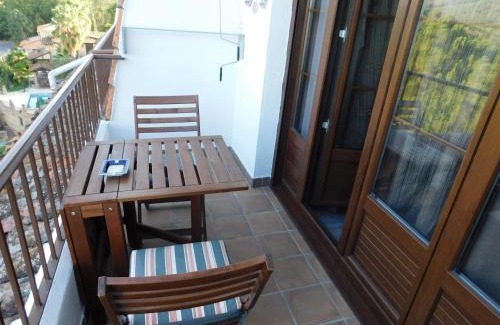 Arenas de San Pedro Apartment | Inviting El Pequeño Capricho: Oceanfront with Pool Access