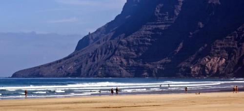 Caleta de Famara House | Oceanfront Bliss at El Pescador - 10/10 Guest Rated Stay