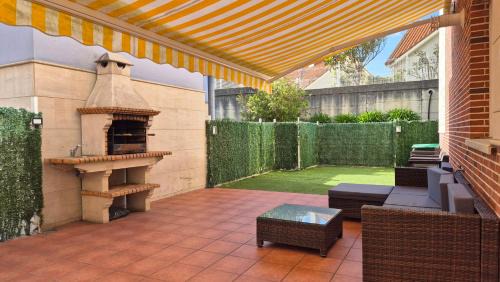 Mogro Apartment | El Pinar de Mogro: Poolside Relaxation & Family Fun