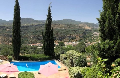 Albunuelas Apartment | Family-Friendly El Pino Retreat Apartment Awaits You