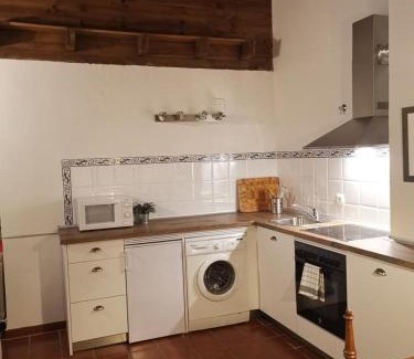 Navarredonda de Gredos House | Discover Pet-Friendly Comfort at El Piornal - 8.6/10 Rated