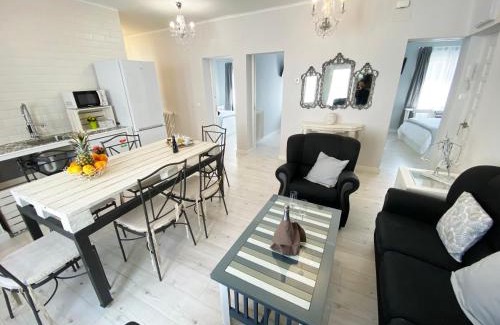Avila Apartment | Discover El Piso del Rastro: Child-Friendly, 4-Star Retreat