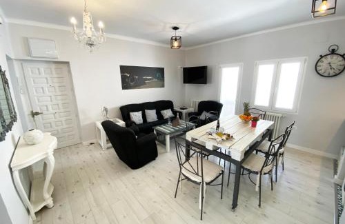 Avila Apartment | Discover El Piso del Rastro: Child-Friendly, 4-Star Retreat