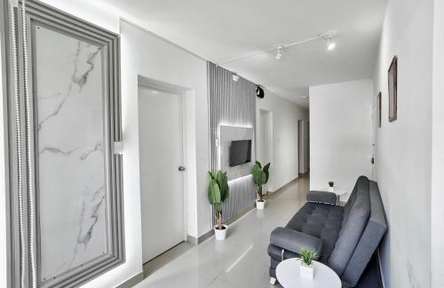 El Poblado Apartment | El Poblado 4 Bedrooms 2 Baths Private Terrace