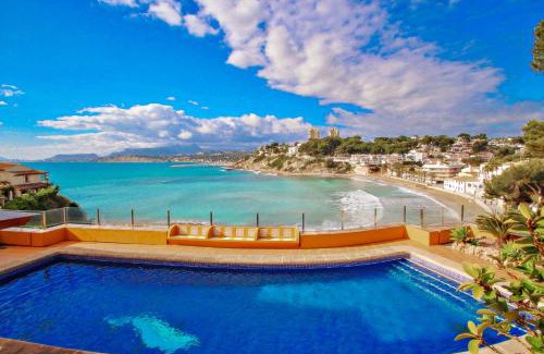 El Portet Villa | Beautiful El Portet Beachfront Home with Private Pool