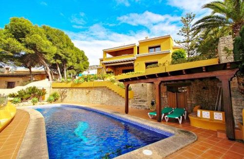 El Portet Villa | Beautiful El Portet Beachfront Home with Private Pool