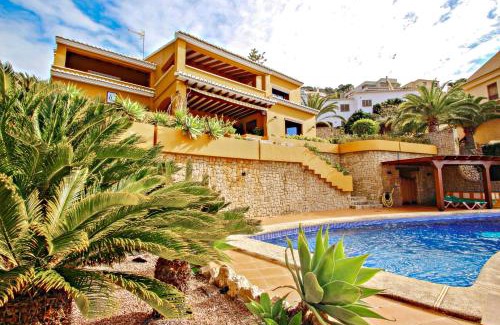 El Portet Villa | Beautiful El Portet Beachfront Home with Private Pool
